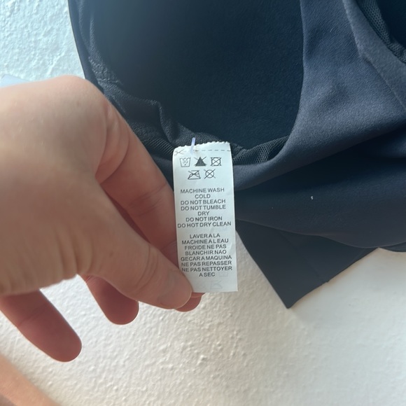 Black Sports bra lots of support size medium - Picture 5 of 6